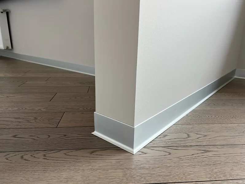 Плинтус алюминиевый Волшебная палочка 80 мм 3,0 м Серебро матовое