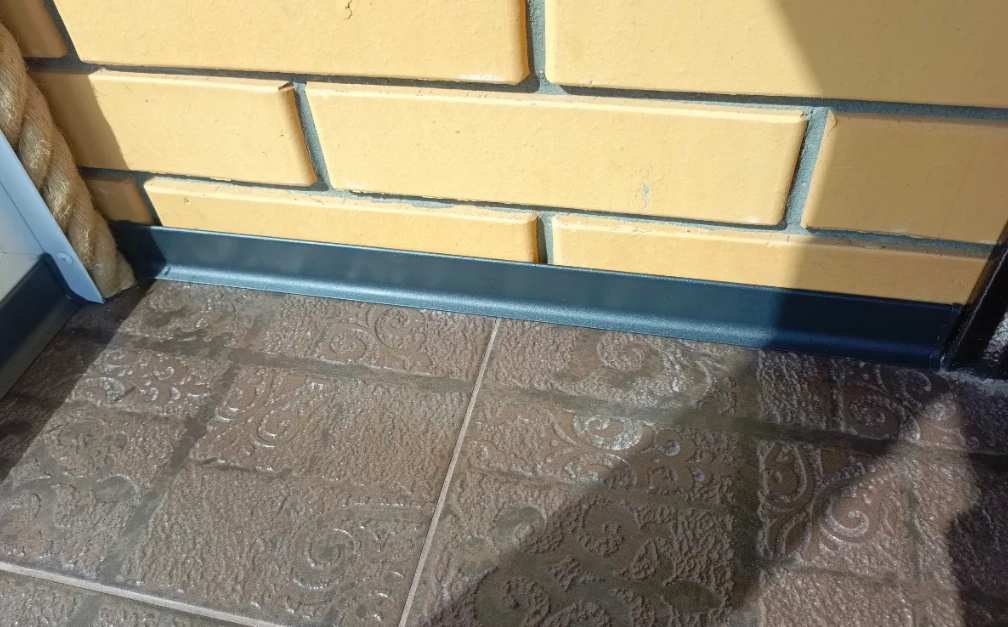 Плинтус алюминиевый 80 мм ПЛ-80 черный муар 3м