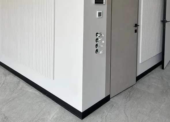 Плинтус алюминиевый 80 мм ПЛ-80 черный муар 3м